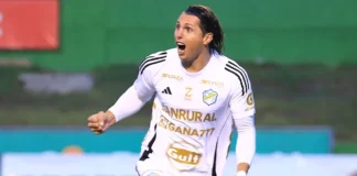 Agustín Vuletich aparece en el momento clave y lidera la remontada de Comunicaciones Vuletich la figura del partido Comunicaciones vs Antigua